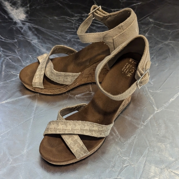 Tom's Linen Wedge Heel - Picture 2 of 4